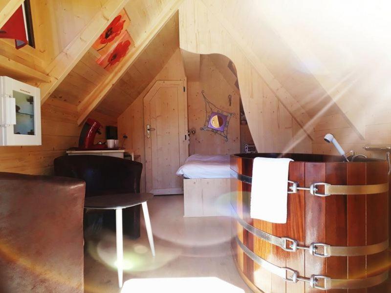 Domaine De La Chaux De Revel Pension Saint-Martin-Valmeroux Buitenkant foto