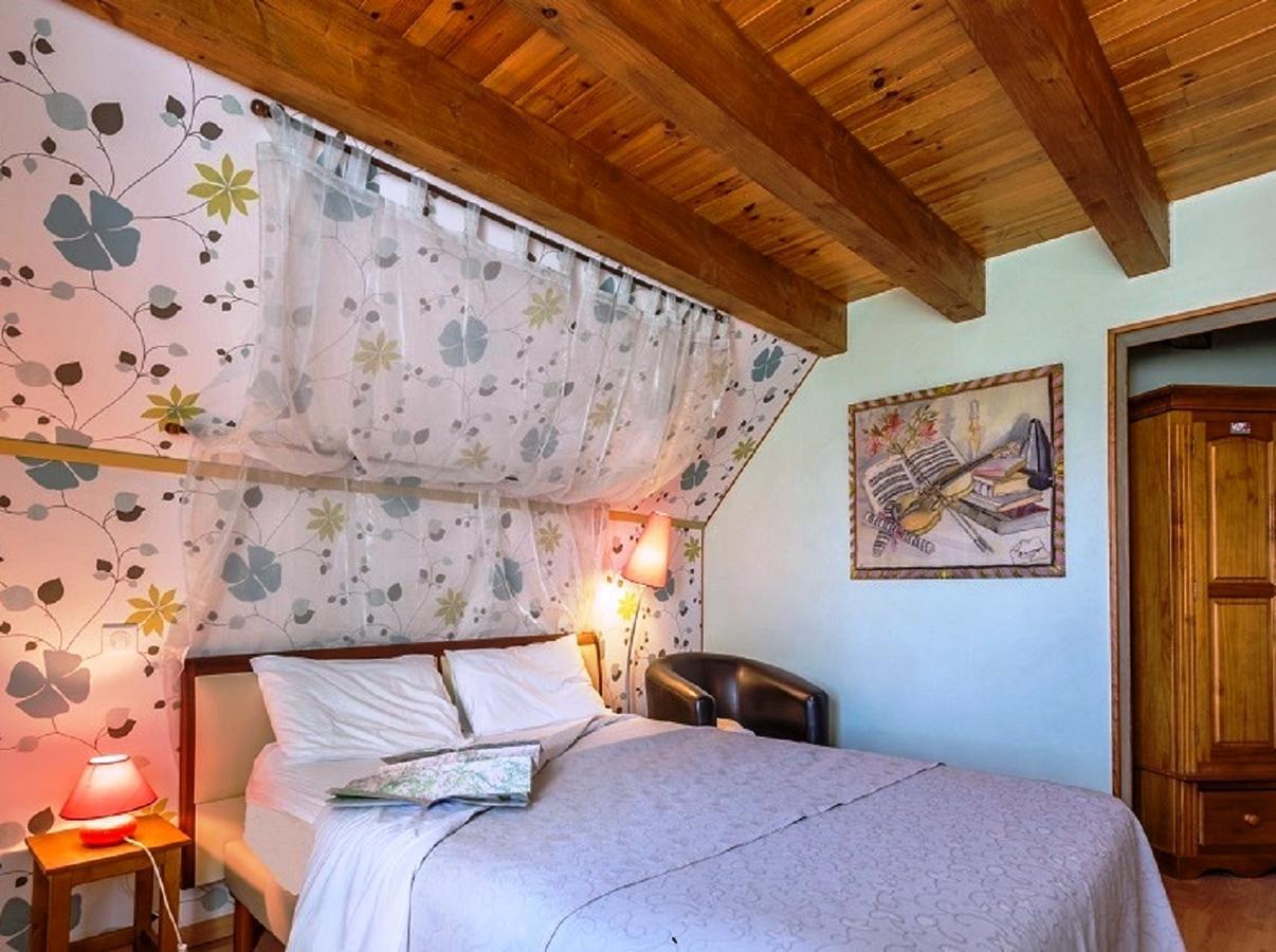 Domaine De La Chaux De Revel Pension Saint-Martin-Valmeroux Buitenkant foto